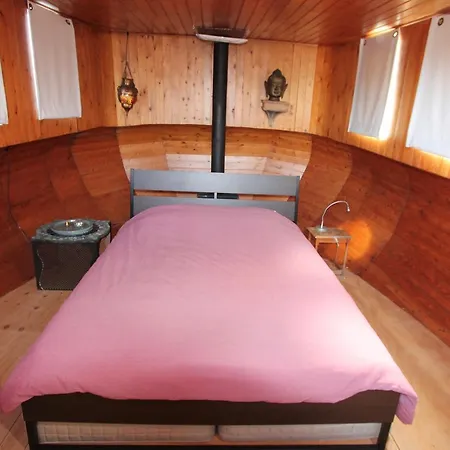 A359 Private Houseboat City Centre Botel